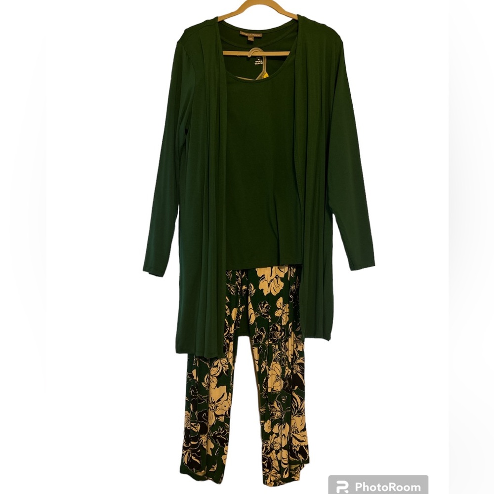 NWOT Jessica London three piece outfit, size 14/16 ☘️